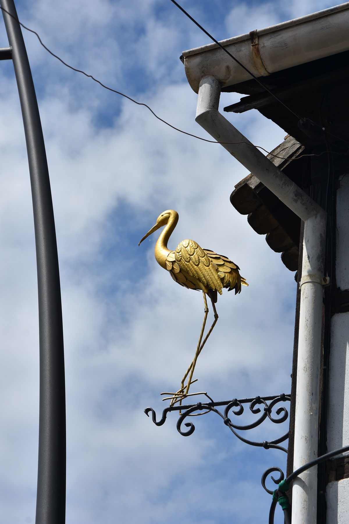 La Cigogne Doree Forge exterieure ciel