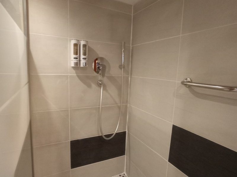 La Cigogne Dorée Salle de bains douche (2)